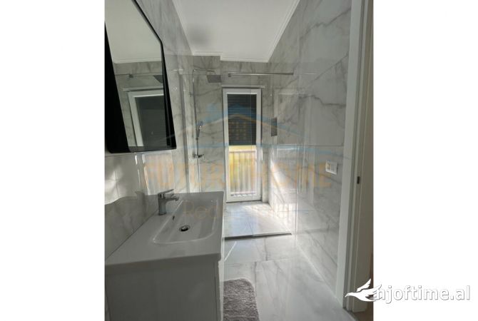 Shtepi me qera 2+1 ne Tirane - 1,200 Euro