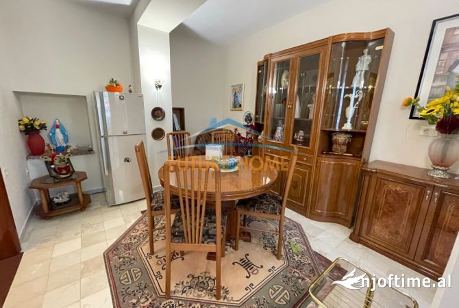 Shtepi ne shitje Apartament ne Tirane, 1+1, Mobilimi E mobiluar, Pagesa 135,000  Euro.