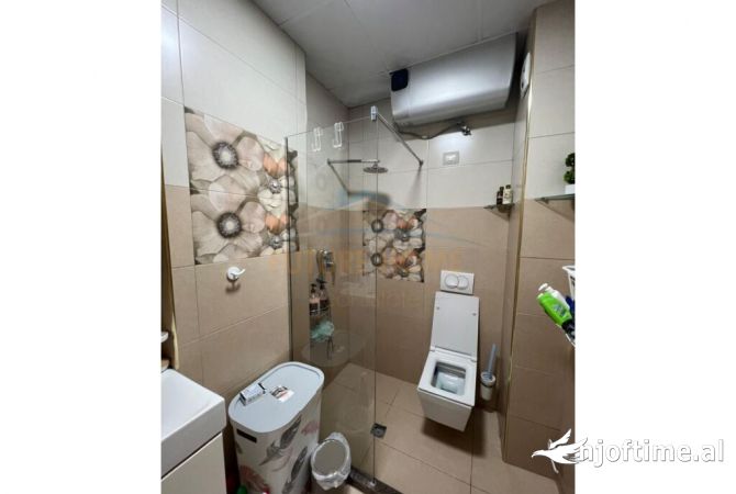 Shtepi ne shitje Apartament ne Tirane, 3+1, Mobilimi E mobiluar, Pagesa 240,000  Euro.