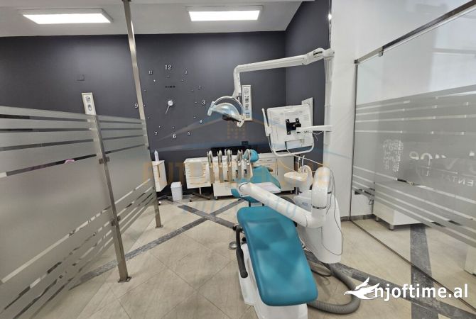 Shitet, Ambient Biznesi, Rruga Ferit Xhajko, Tirane.