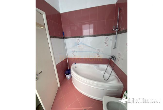 Shtepi me qera Apartament ne Tirane, 3+1, Mobilimi E mobiluar, Pagesa 600  Euro.