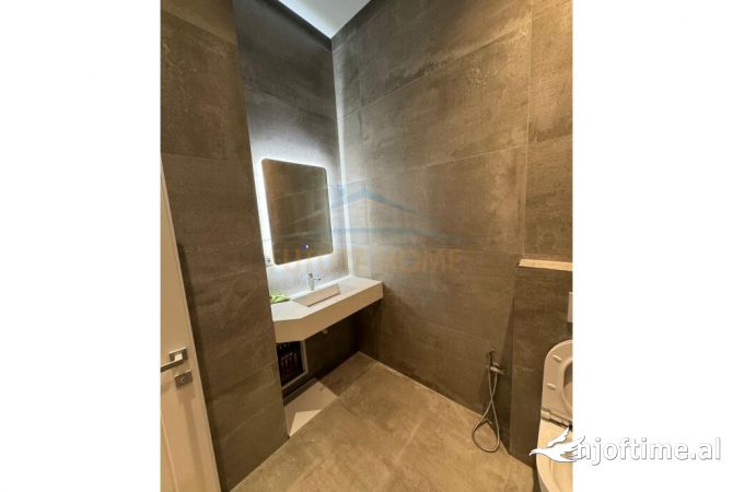 Shtepi ne shitje Apartament ne Tirane, 2+1, Mobilimi Bosh, pa mobiluar, Pagesa 160,000  Euro.