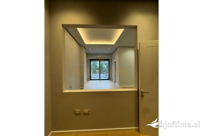 Shtepi ne shitje Apartament ne Tirane, 2+1, Mobilimi Bosh, pa mobiluar, Pagesa 160,000  Euro.