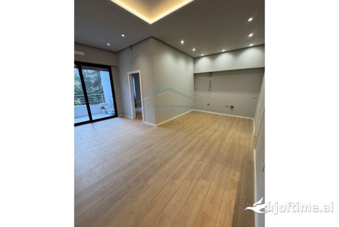 Shtepi ne shitje Apartament ne Tirane, 2+1, Mobilimi Bosh, pa mobiluar, Pagesa 160,000  Euro.