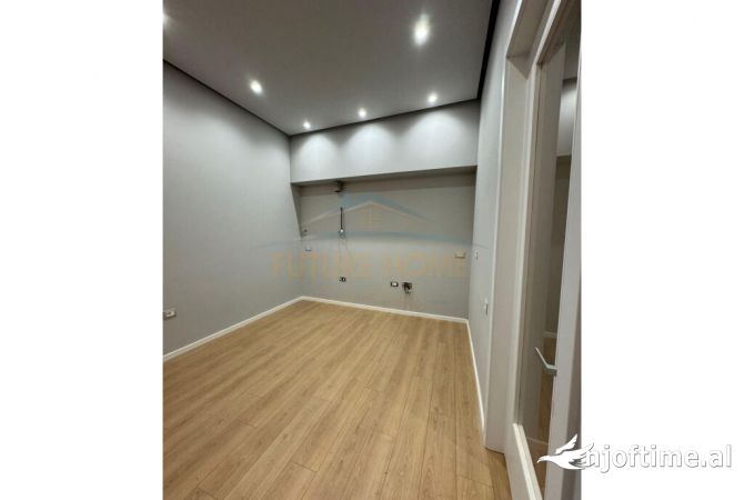 Shtepi ne shitje Apartament ne Tirane, 2+1, Mobilimi Bosh, pa mobiluar, Pagesa 160,000  Euro.