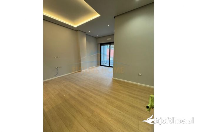 Shtepi ne shitje Apartament ne Tirane, 2+1, Mobilimi Bosh, pa mobiluar, Pagesa 160,000  Euro.