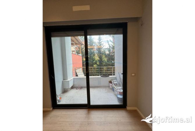 Shtepi ne shitje Apartament ne Tirane, 2+1, Mobilimi Bosh, pa mobiluar, Pagesa 160,000  Euro.