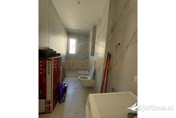 Shtepi me qera Apartament ne Tirane, 2+1, Mobilimi Pjeserisht e mobiluar, Pagesa 850  Euro.