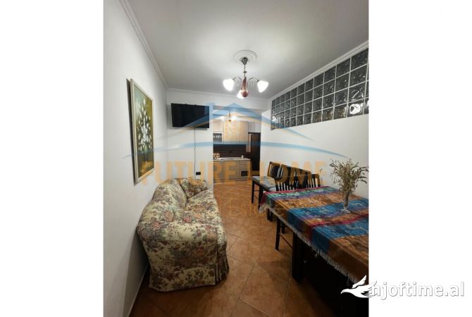 Shtepi me qera Apartament ne Tirane, 2+1, Mobilimi E mobiluar, Pagesa 700  Euro.