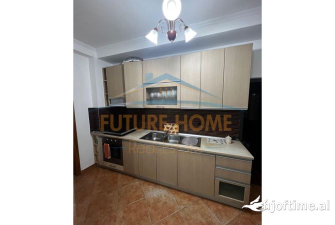 Shtepi me qera Apartament ne Tirane, 2+1, Mobilimi E mobiluar, Pagesa 700  Euro.