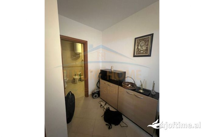 Shtepi me qera Apartament ne Tirane, 2+1, Mobilimi E mobiluar, Pagesa 650  Euro.