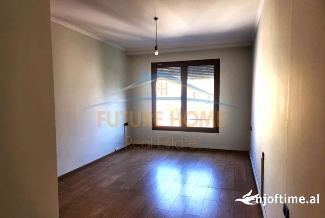 Ambient biznesi me qera 3+1 ne Tirane - 900 Euro