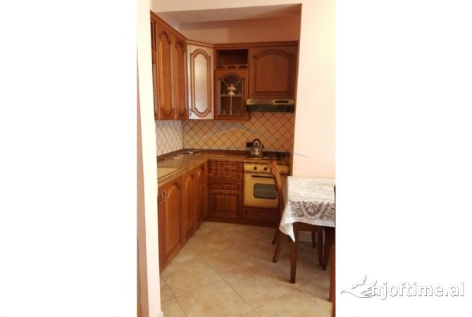 Shtepi me qera Apartament ne Tirane, 1+1, Mobilimi E mobiluar, Pagesa 500  Euro.