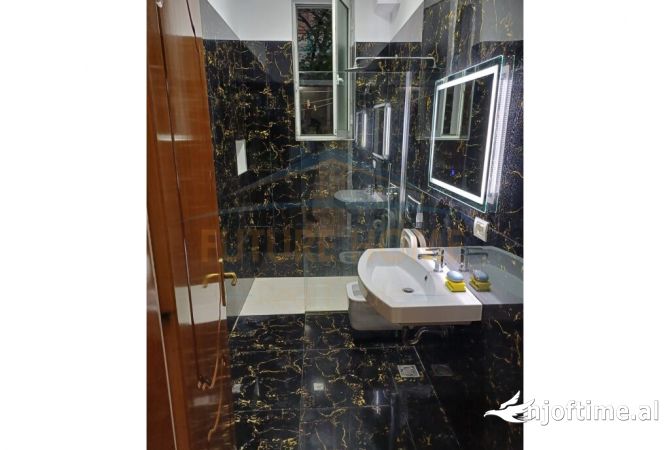 Shtepi me qera Apartament ne Tirane, 2+1, Mobilimi E mobiluar, Pagesa 700  Euro.