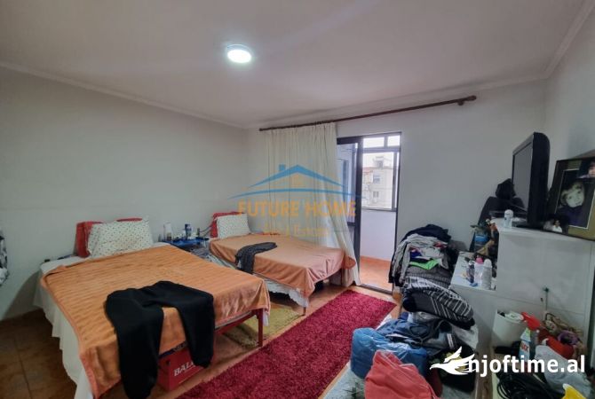 Shtepi ne shitje Apartament ne Tirane, 3+1, Mobilimi E mobiluar, Pagesa 139,000  Euro.