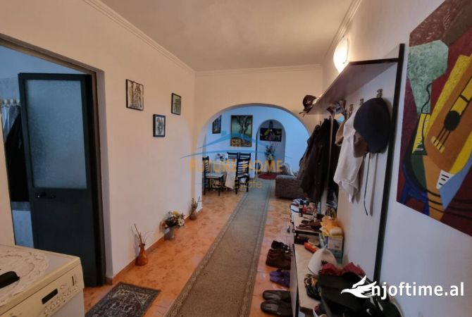 Shtepi ne shitje Apartament ne Tirane, 3+1, Mobilimi E mobiluar, Pagesa 139,000  Euro.
