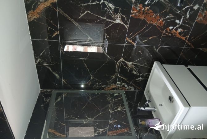 Shtepi me qera Garsoniere ne Tirane - 300 Euro