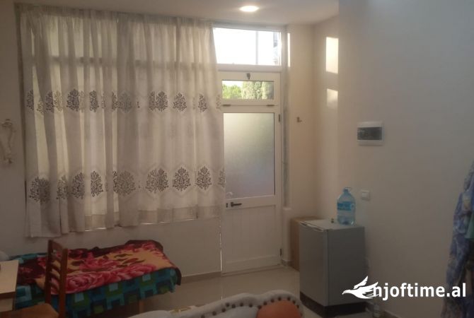 Shtepi me qera Garsoniere ne Tirane - 300 Euro