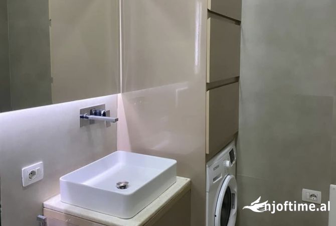 Shtepi ne shitje Apartament ne Tirane, 3+1, Mobilimi E mobiluar, Pagesa 195,000  Euro.