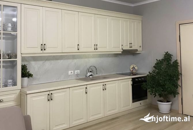 Shtepi ne shitje Apartament ne Tirane, 3+1, Mobilimi E mobiluar, Pagesa 195,000  Euro.