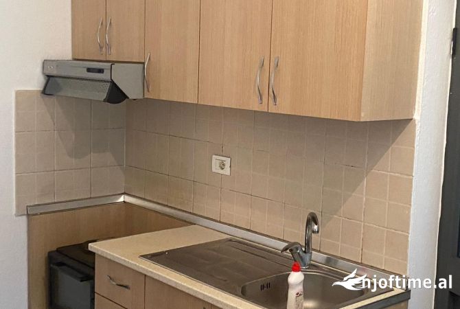 Shtepi me qera Apartament ne Tirane, Garsoniere, Mobilimi E mobiluar, Pagesa 250  Euro.