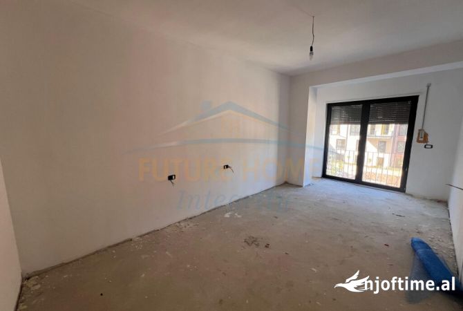 Shtepi ne shitje Apartament ne Tirane, 3+1, Mobilimi Bosh, pa mobiluar, Pagesa 253,000  Euro.