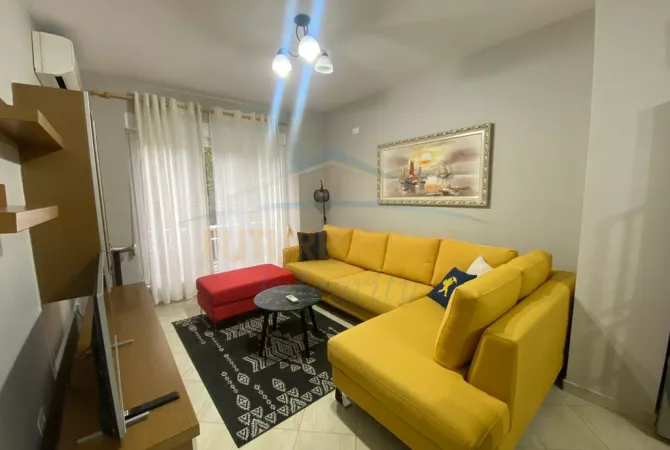 Shtepi me qera Apartament ne Tirane, 2+1, Mobilimi E mobiluar, Pagesa 750  Euro.