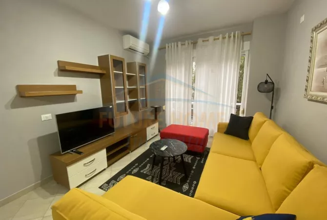Shtepi me qera Apartament ne Tirane, 2+1, Mobilimi E mobiluar, Pagesa 750  Euro.