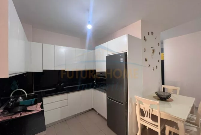 Shtepi ne shitje Apartament ne Tirane, 2+1, Mobilimi E mobiluar, Pagesa 150,000  Euro.