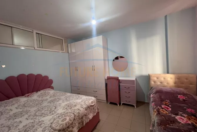 Shtepi ne shitje Apartament ne Tirane, 2+1, Mobilimi E mobiluar, Pagesa 150,000  Euro.