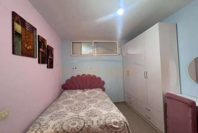 Shtepi ne shitje Apartament ne Tirane, 2+1, Mobilimi E mobiluar, Pagesa 150,000  Euro.