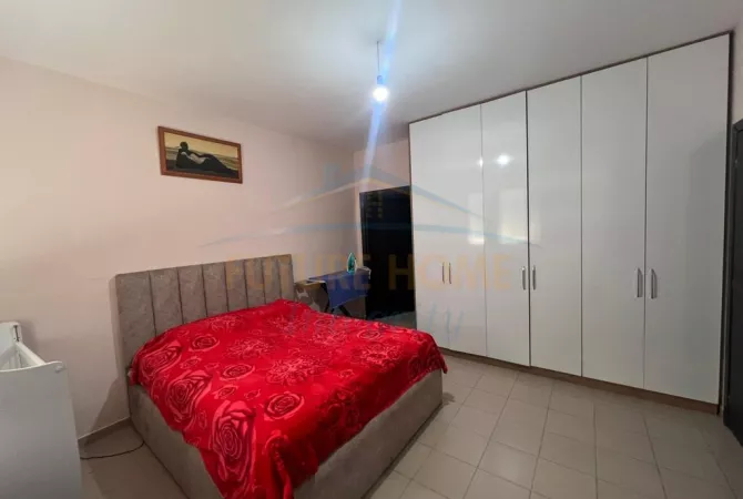 Shtepi ne shitje Apartament ne Tirane, 2+1, Mobilimi E mobiluar, Pagesa 150,000  Euro.