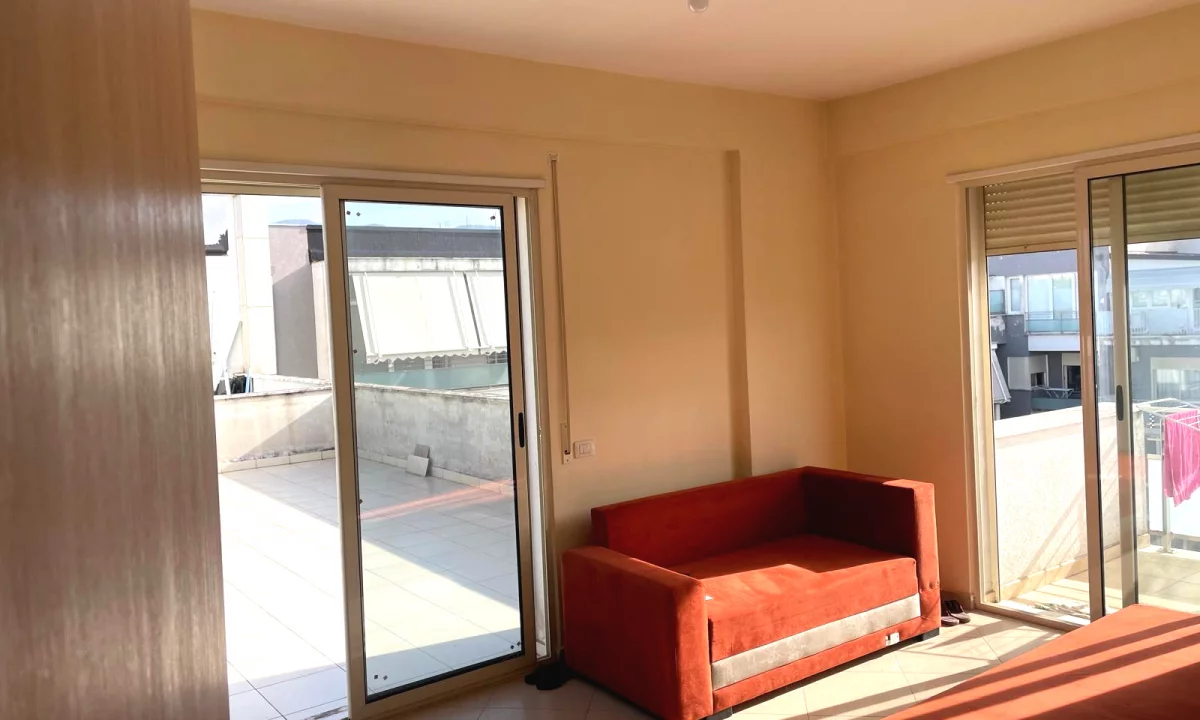 Appartamento in affitto a Tirana 2+1, Arredato