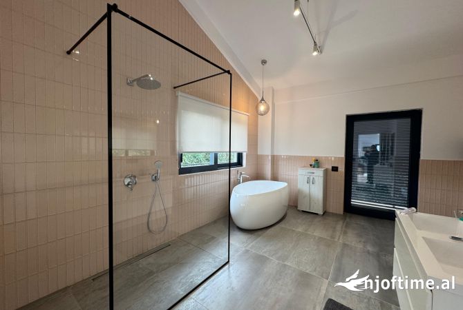 Shtepi me qera Vila Luksoze ne Tirane, 7+1, Mobilimi E mobiluar, Pagesa 6,500  Euro.