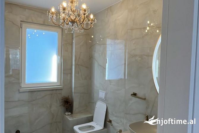 Shtepi me qera Vila Luksoze ne Tirane, 4+1, Mobilimi E mobiluar, Pagesa 5,000  Euro.