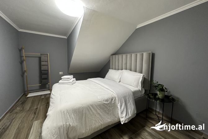 Shtepi me qera Duplex(shtepi me 2 kate) ne Tirane, 2+1, Mobilimi E mobiluar, Pagesa 550  Euro.