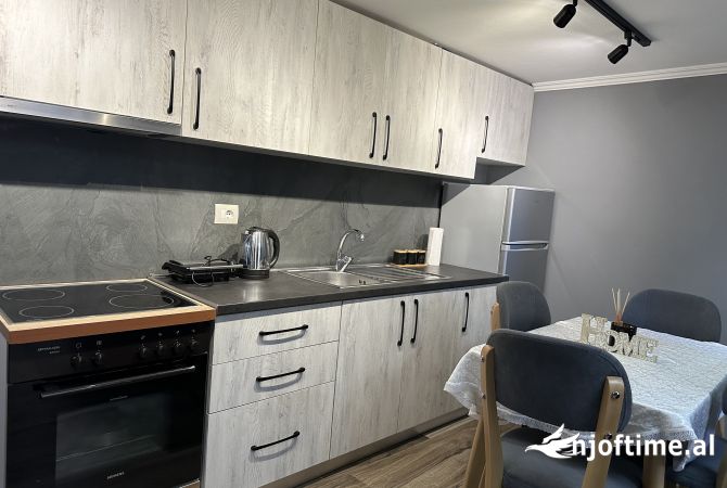 Shtepi me qera Duplex(shtepi me 2 kate) ne Tirane, 2+1, Mobilimi E mobiluar, Pagesa 550  Euro.