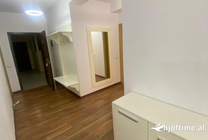 Shtepi me qera Apartament ne Tirane, 3+1, Mobilimi E mobiluar, Pagesa 1,200  Euro.