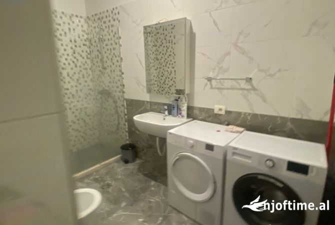Shtepi ne shitje Apartament ne Tirane, 2+1, Mobilimi E mobiluar, Pagesa 240,000  Euro.