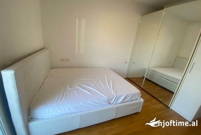 Shtepi ne shitje Apartament ne Tirane, 2+1, Mobilimi E mobiluar, Pagesa 240,000  Euro.