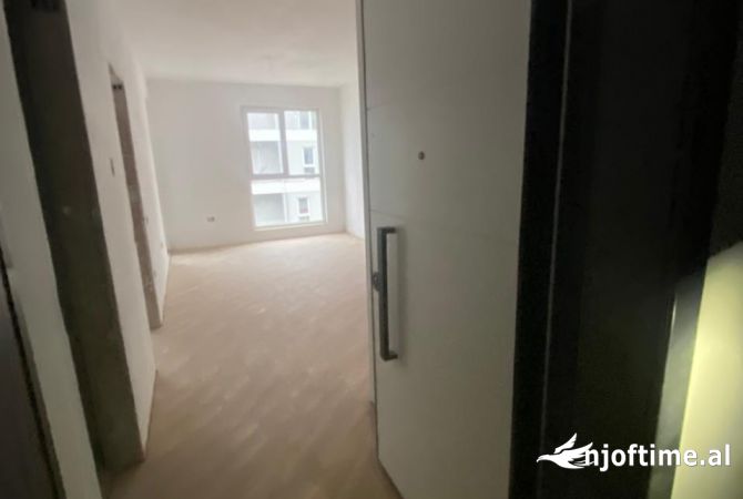 Shtepi ne shitje Apartament ne Tirane, 1+1, Mobilimi Bosh, pa mobiluar, Pagesa 76,000  Euro.