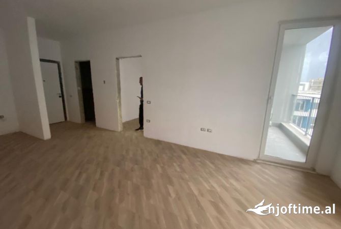 Shtepi ne shitje Apartament ne Tirane, 1+1, Mobilimi Bosh, pa mobiluar, Pagesa 76,000  Euro.