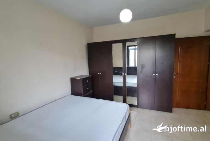 Shtepi ne shitje Apartament ne Tirane, 1+1, Mobilimi E mobiluar, Pagesa 103,000  Euro.