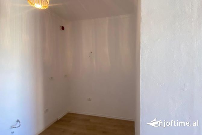 Shtepi ne shitje Apartament ne Tirane, 1+1, Mobilimi E mobiluar, Pagesa 78,000  Euro.