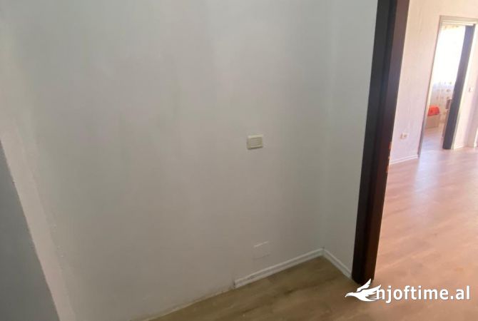 Shtepi ne shitje Apartament ne Tirane, 1+1, Mobilimi E mobiluar, Pagesa 78,000  Euro.