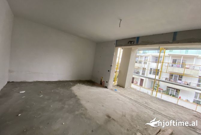 Shtepi ne shitje Apartament ne Tirane, 2+1, Mobilimi Bosh, pa mobiluar, Pagesa 92,000  Euro.