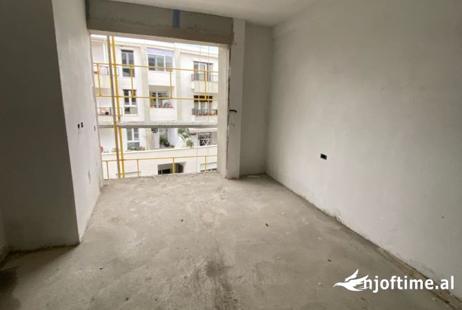 Shtepi ne shitje Apartament ne Tirane, 2+1, Mobilimi Bosh, pa mobiluar, Pagesa 92,000  Euro.