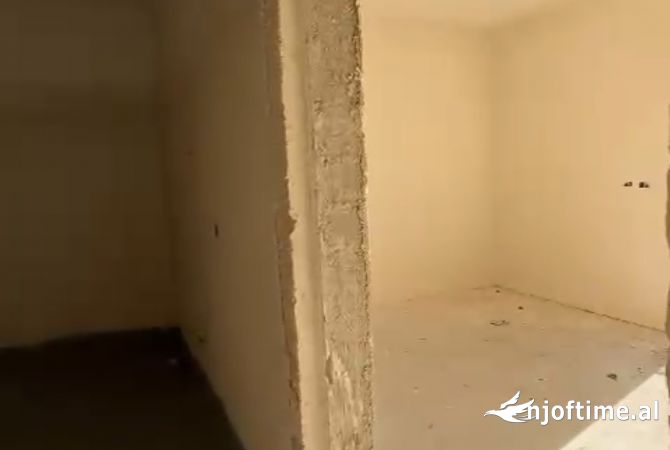 Shtepi ne shitje Apartament ne Tirane, 2+1, Mobilimi E mobiluar, Pagesa 110,000  Euro.