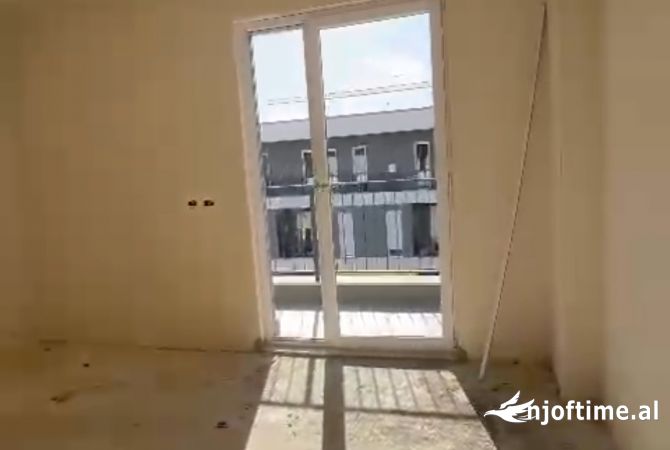 Shtepi ne shitje Apartament ne Tirane, 2+1, Mobilimi E mobiluar, Pagesa 110,000  Euro.