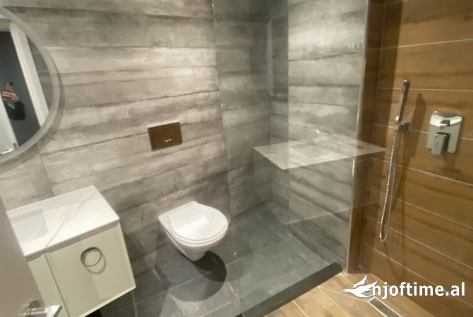 Shtepi ne shitje Apartament ne Tirane, 2+1, Mobilimi E mobiluar, Pagesa 135,000  Euro.